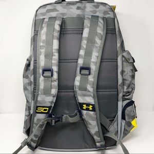 Under Armour Bags - Under Armour Undeniable Stephen Curry Backpack Under Armour Bags - Under Armour Undeniable Stephen Curry Backpack